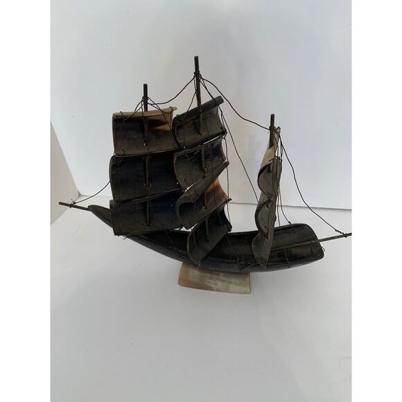 Vintage Wooden Clipper Ship Three Masts Lacquered Finish 11 1/4"h x 14"l - Picture 9 of 10